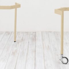 オフィス　スタイリッシュ　テーブル脚